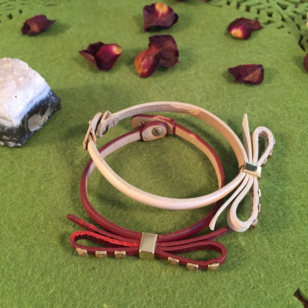 Banana republic gold studded bow bracelets pair - Picture 3 of 4